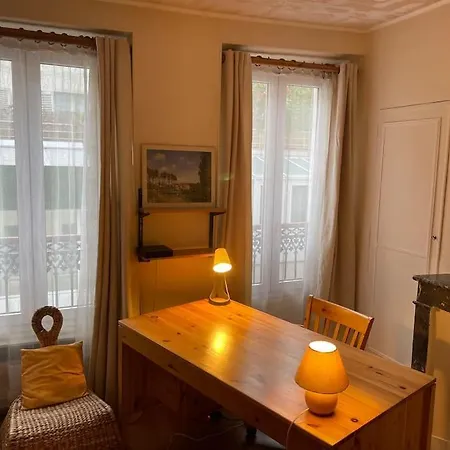 Coquelicot Du Canal Saint-martin Paříž