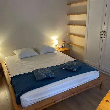 Coquelicot Du Canal Saint-martin * Paříž